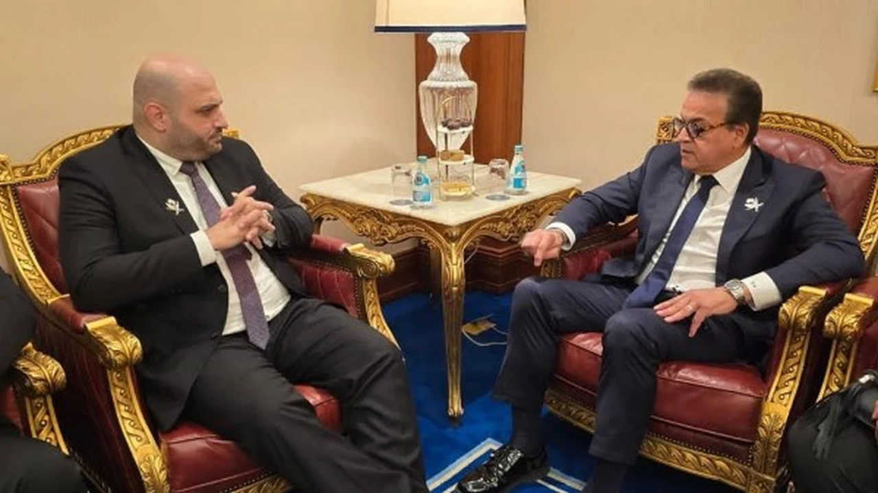 خالد عبدالغفار يبحث تعزيز التعاون الصحي مع وزيري الصحة في الكويت ولبنان